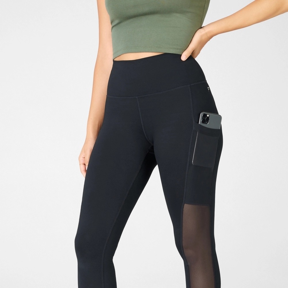 Fabletics mila high waisted pocket capri